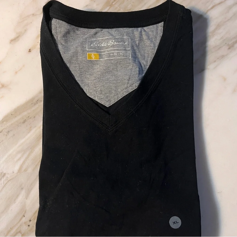 NWT Eddie Bauer Black Travex Short Sleeve V-Neck Tee Shirt - Picture 2 of 7